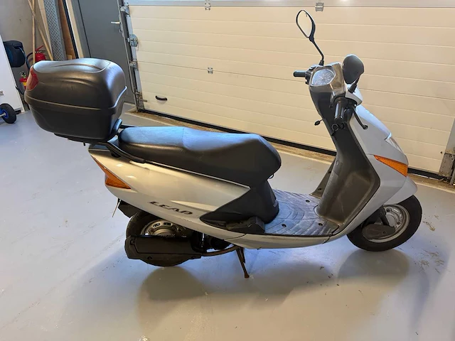 Honda scooter scv 100 lead motorfiets - afbeelding 31 van  36