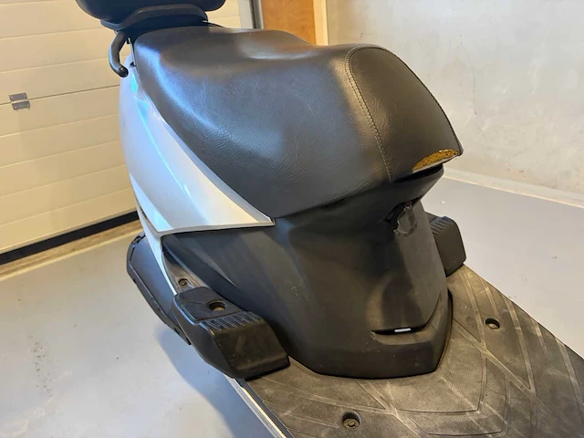 Honda scooter scv 100 lead motorfiets - afbeelding 35 van  36