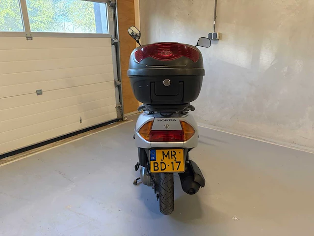 Honda scooter scv 100 lead motorfiets - afbeelding 13 van  36