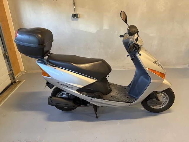 Honda scooter scv 100 lead motorfiets - afbeelding 16 van  36