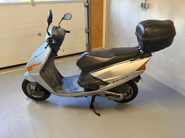 Honda scooter scv 100 lead motorfiets - afbeelding 2 van  26