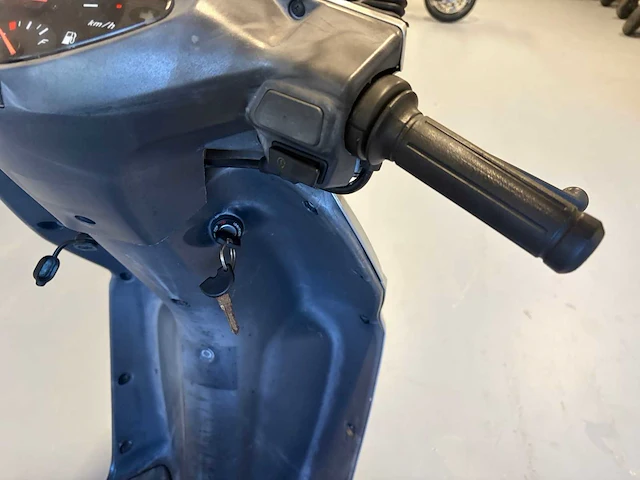 Honda scooter scv 100 lead motorfiets - afbeelding 17 van  26