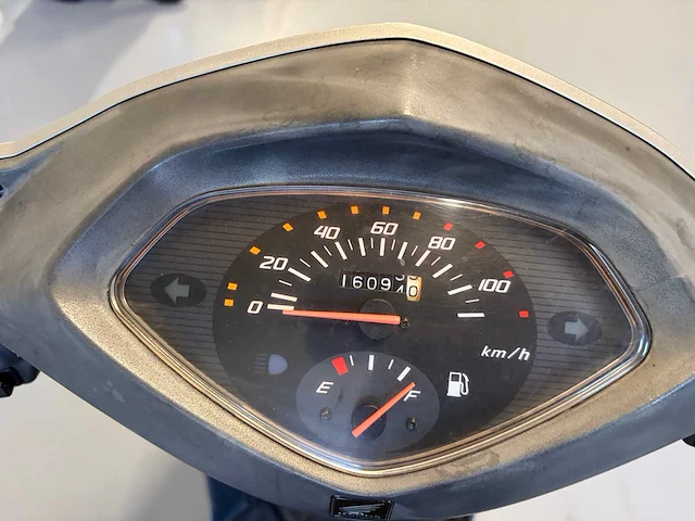 Honda scooter scv 100 lead motorfiets - afbeelding 20 van  26