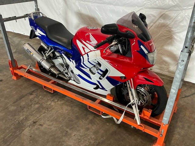 Honda sport 600f pc31-a motorfiets - afbeelding 1 van  7