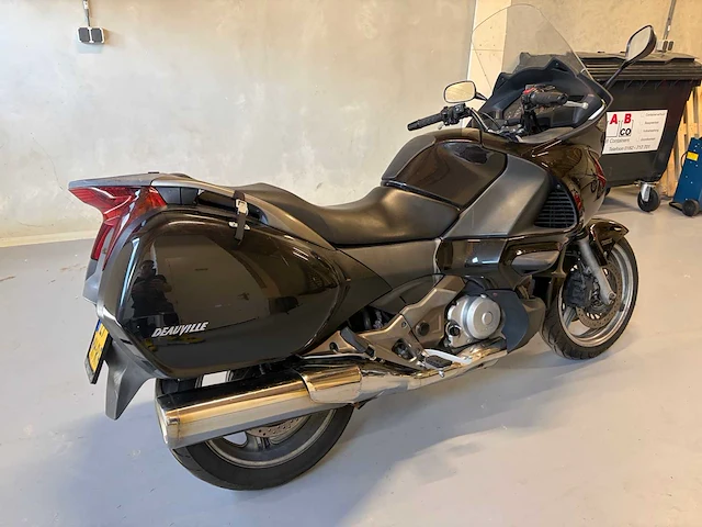 Honda tour nt 700 deauville abs motorfiets - afbeelding 29 van  32