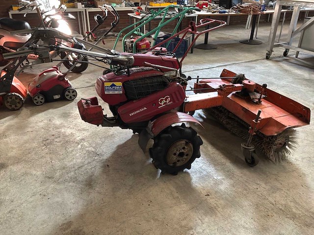 Honda zelfrijdende veegmachine - afbeelding 4 van  9