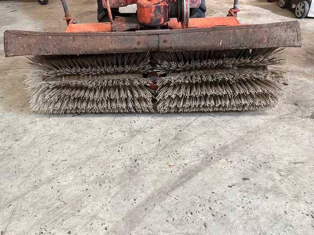 Honda zelfrijdende veegmachine - afbeelding 6 van  9