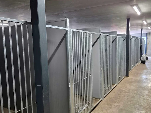 Hondenkennels (28x) - afbeelding 2 van  4
