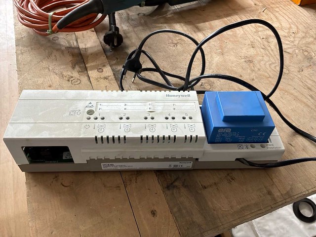 Honeywell hce40 vloerverwarming regelaar - afbeelding 1 van  6
