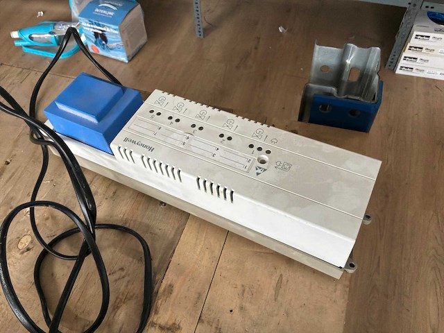 Honeywell hce40 vloerverwarming regelaar - afbeelding 3 van  6