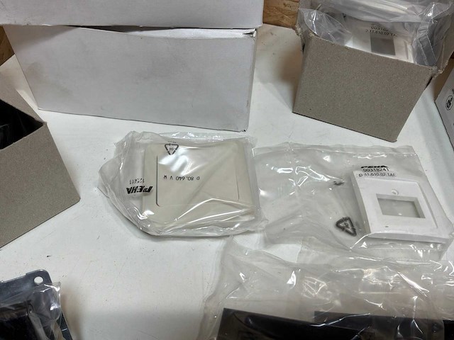 Honeywell partij schakelaars & afdekplaten - afbeelding 10 van  17