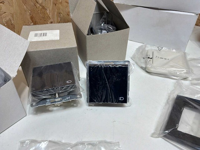 Honeywell partij schakelaars & afdekplaten - afbeelding 13 van  17