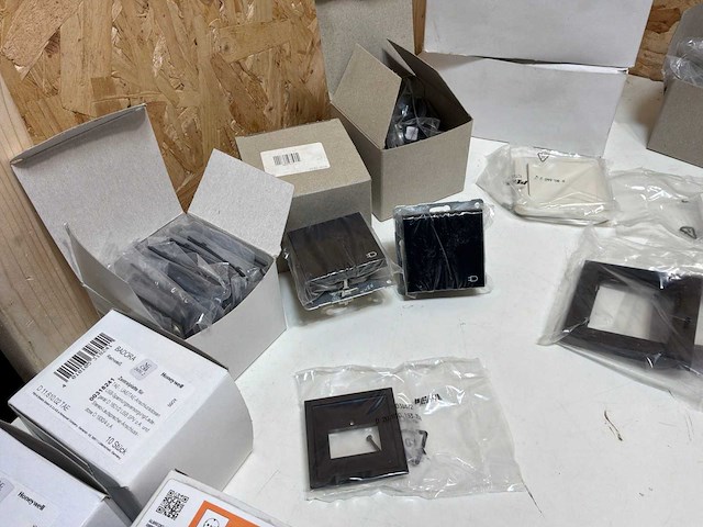 Honeywell partij schakelaars & afdekplaten - afbeelding 14 van  17