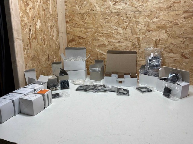 Honeywell partij schakelaars & afdekplaten - afbeelding 2 van  17