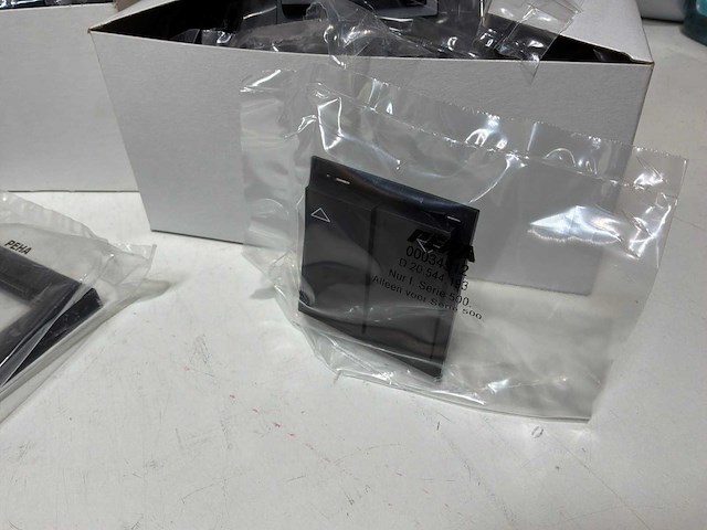 Honeywell partij schakelaars & afdekplaten - afbeelding 4 van  17