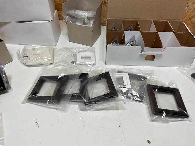 Honeywell partij schakelaars & afdekplaten - afbeelding 8 van  17