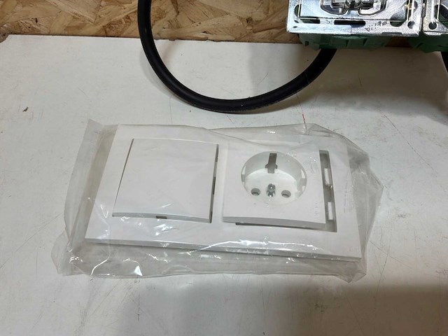 Honeywell schakel-/stopcontact combinatie compleet (10x) - afbeelding 5 van  8