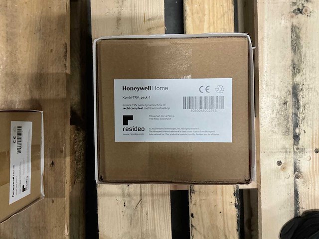 Honeywell thermostaatkraan recht + thermostaatknop (195x) - afbeelding 1 van  1