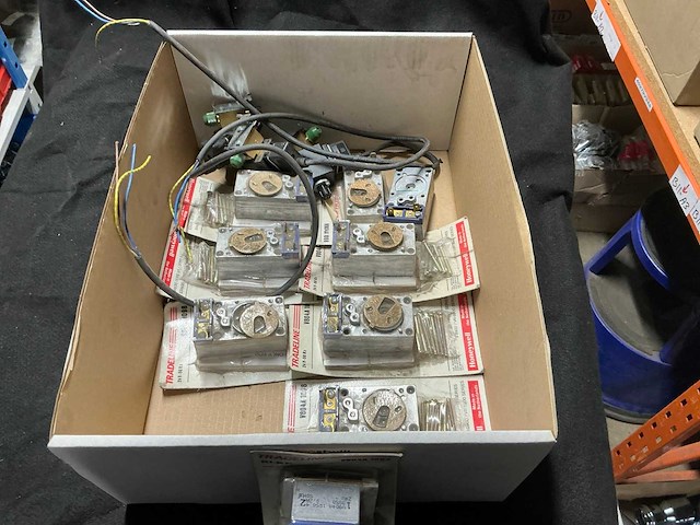 Honeywell tradeline v804a1098 24v solenoïde-operator (9x) - afbeelding 2 van  2