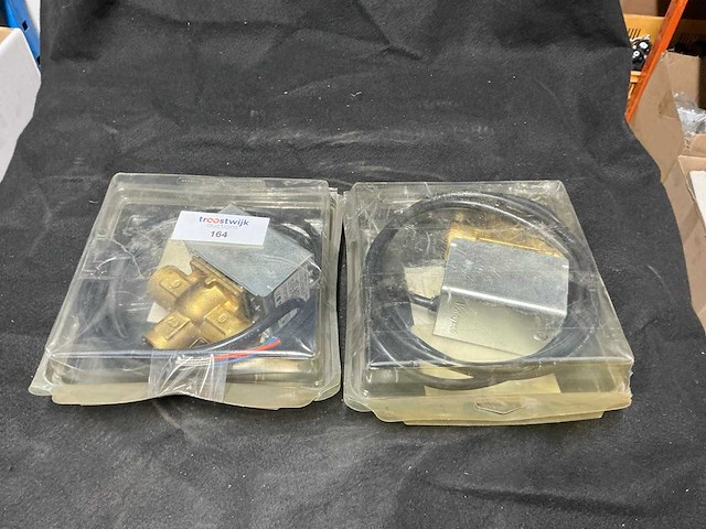 Honeywell v8044f1001 klep (2x) - afbeelding 1 van  2