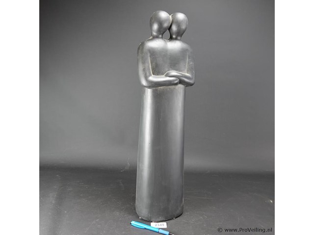 Hoog keramieken gestiled beeld van een paar - afbeelding 1 van  5