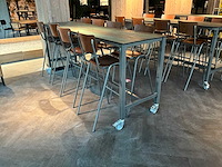 Hoog verrijdbare eettafel met stoelen - afbeelding 2 van  4