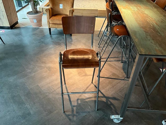 Hoog verrijdbare eettafel met stoelen - afbeelding 4 van  4