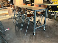 Hoog verrijdbare eettafel met stoelen - afbeelding 2 van  4