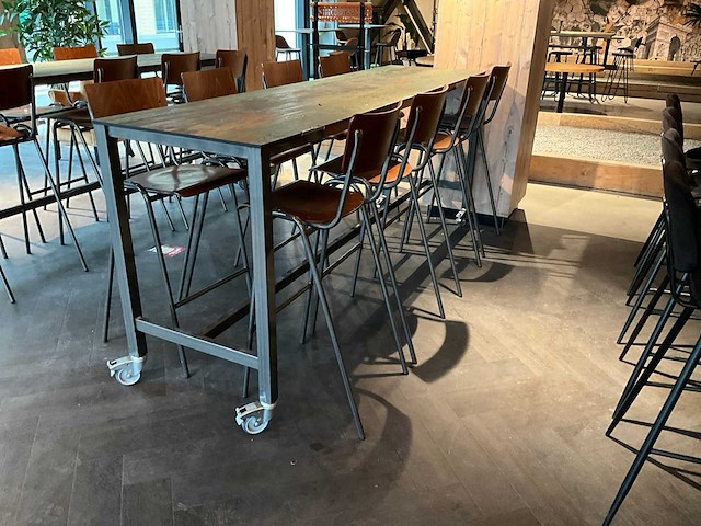 Hoog verrijdbare eettafel met stoelen - afbeelding 3 van  4