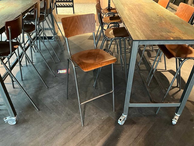 Hoog verrijdbare eettafel met stoelen - afbeelding 4 van  4