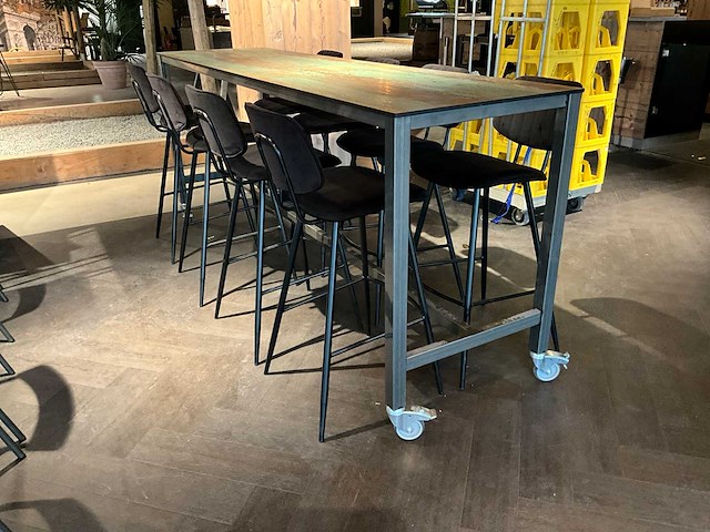 Hoog verrijdbare eettafel met stoelen - afbeelding 2 van  5