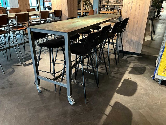 Hoog verrijdbare eettafel met stoelen - afbeelding 3 van  5