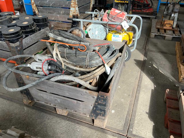 Hoogfrequent omvormers en pallet betontrilnaalden - afbeelding 1 van  9