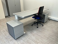 Hoogte-verstelbare bureauopstelling - afbeelding 1 van  5