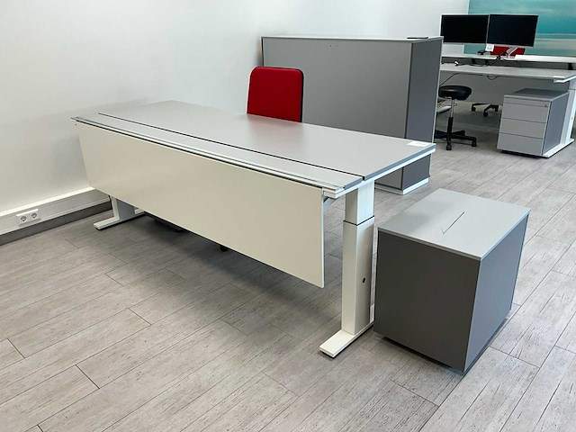 Hoogte-verstelbare bureauopstelling - afbeelding 2 van  5