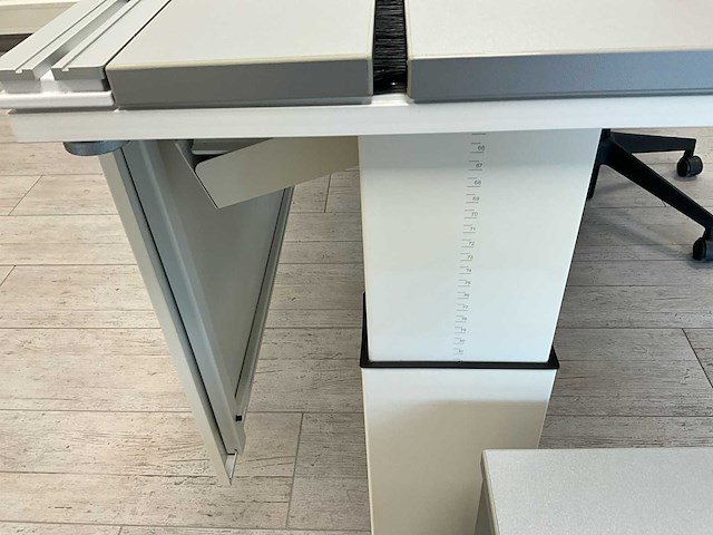 Hoogte-verstelbare bureauopstelling - afbeelding 3 van  5