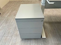 Hoogte-verstelbare bureauopstelling - afbeelding 4 van  5