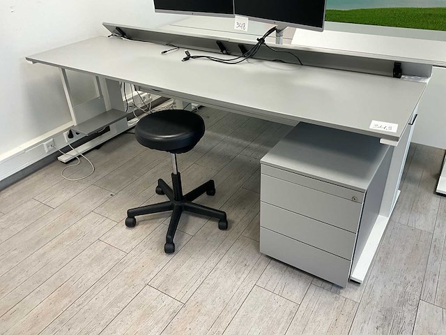 Hoogte-verstelbare bureauopstelling - afbeelding 2 van  5