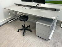 Hoogte-verstelbare bureauopstelling - afbeelding 2 van  5