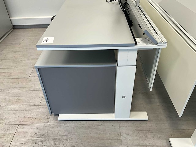 Hoogte-verstelbare bureauopstelling - afbeelding 3 van  5