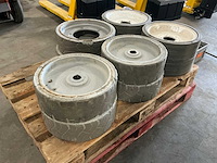 Hoogwerker banden (10x) - afbeelding 1 van  5