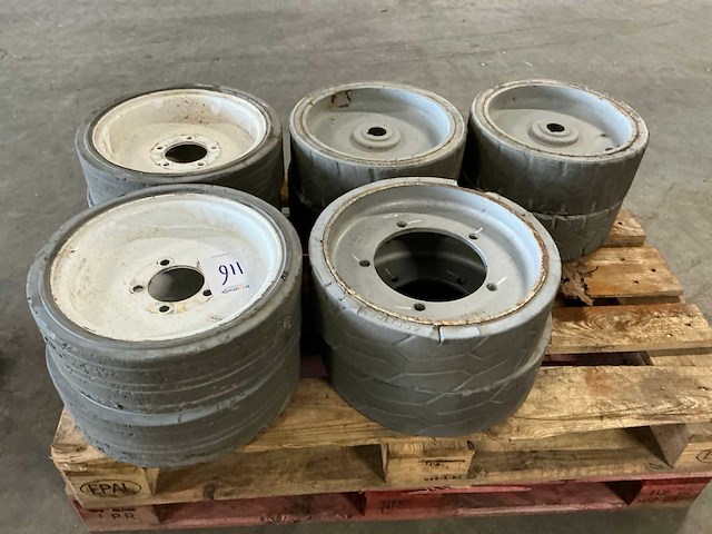 Hoogwerker banden (10x) - afbeelding 4 van  5