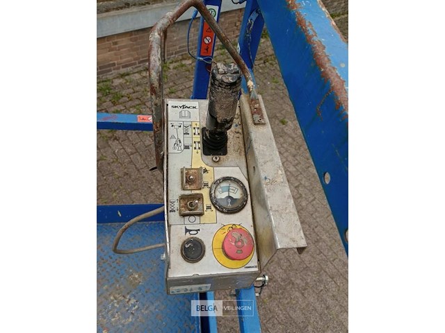 Hoogwerker / schaarlift skyjack - afbeelding 7 van  13