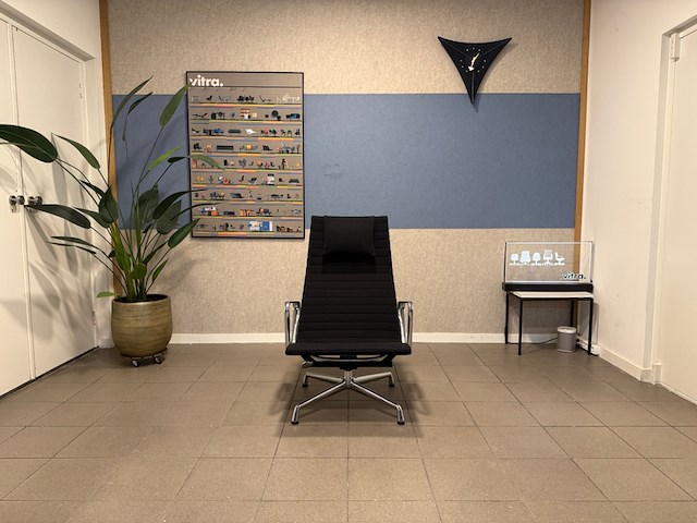 Hopsak chrome fauteuil vitra, ea124, zwart - afbeelding 1 van  10