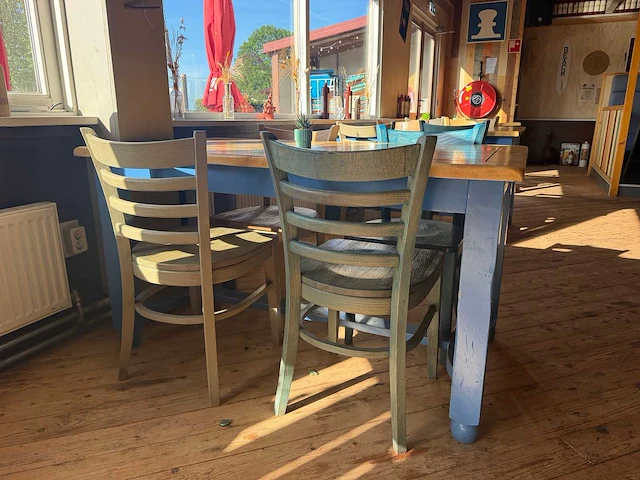 Horeca meubilair 10 tafels, 44 stoelen - afbeelding 4 van  6