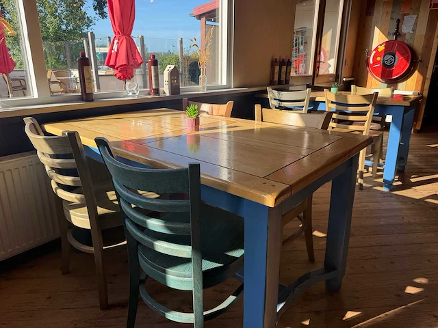 Horeca meubilair 10 tafels, 44 stoelen - afbeelding 6 van  6