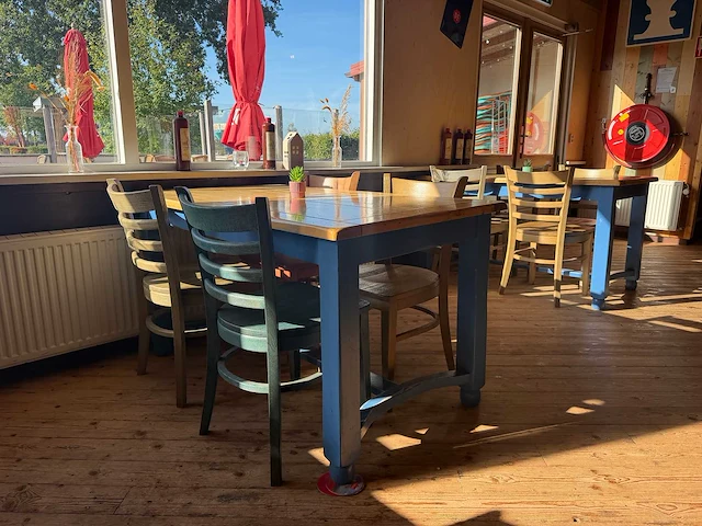 Horeca meubilair 6 tafels, 26 stoelen - afbeelding 3 van  6
