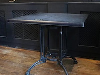 Horeca tafel met gietijzeren onderstel