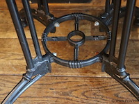 Horeca tafel met gietijzeren onderstel - afbeelding 4 van  4