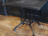 Horeca tafel met gietijzeren onderstel